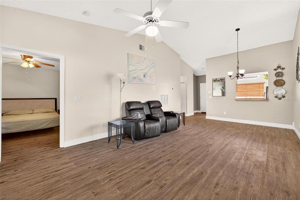 Activo con contrato: $229,900 (2 camas, 2 baños, 1026 Pies cuadrados)