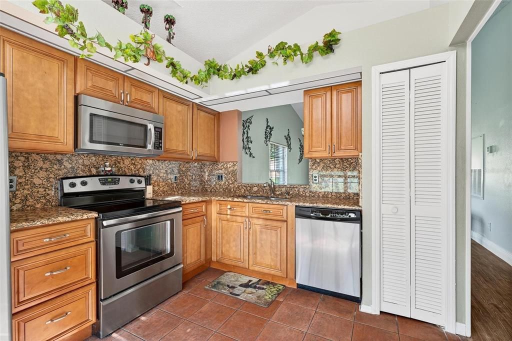 Activo con contrato: $229,900 (2 camas, 2 baños, 1026 Pies cuadrados)