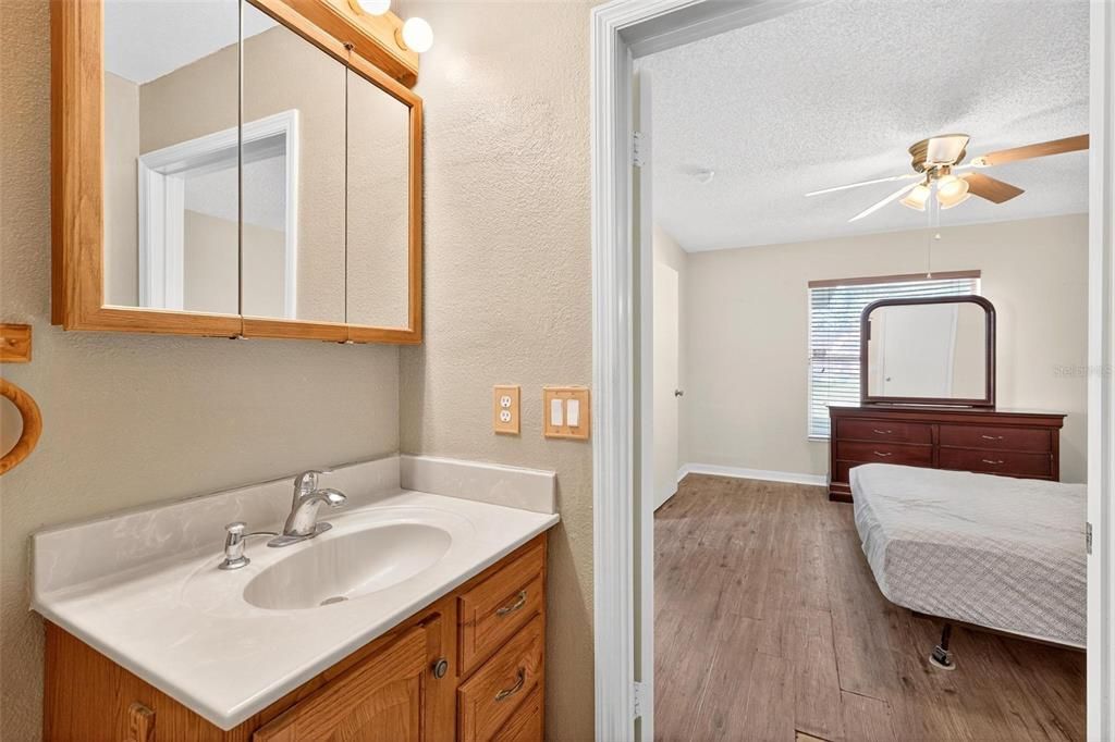 Activo con contrato: $229,900 (2 camas, 2 baños, 1026 Pies cuadrados)