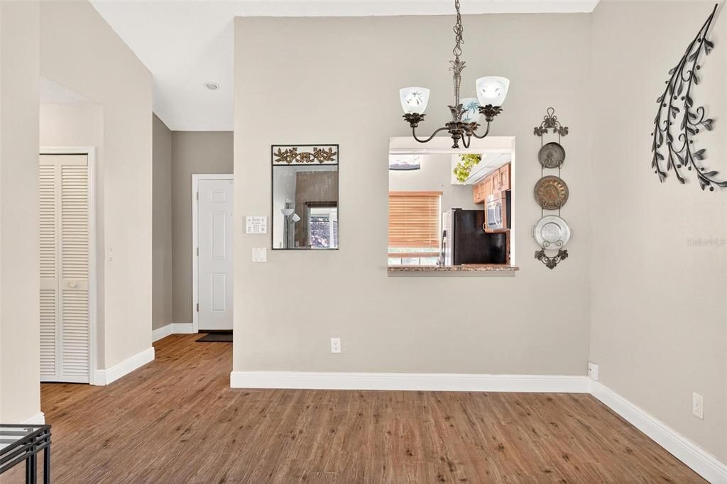 Activo con contrato: $229,900 (2 camas, 2 baños, 1026 Pies cuadrados)