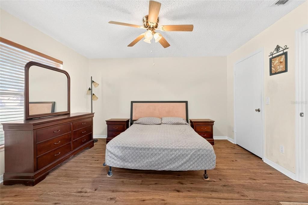 Activo con contrato: $229,900 (2 camas, 2 baños, 1026 Pies cuadrados)