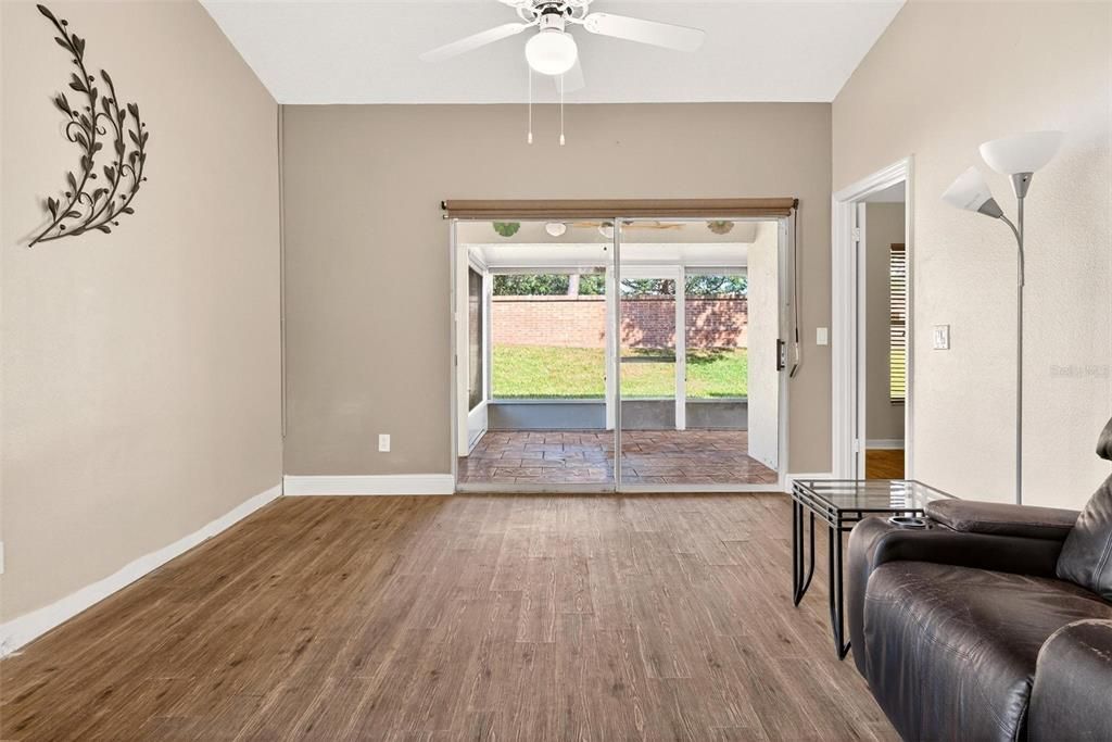 Activo con contrato: $229,900 (2 camas, 2 baños, 1026 Pies cuadrados)