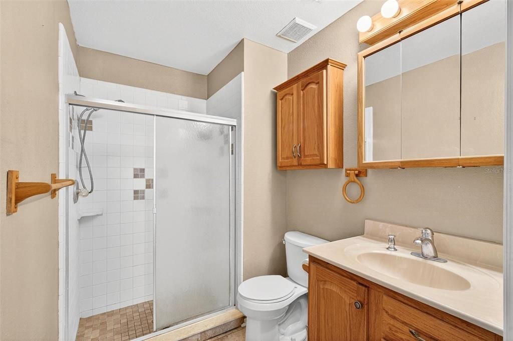 Activo con contrato: $229,900 (2 camas, 2 baños, 1026 Pies cuadrados)