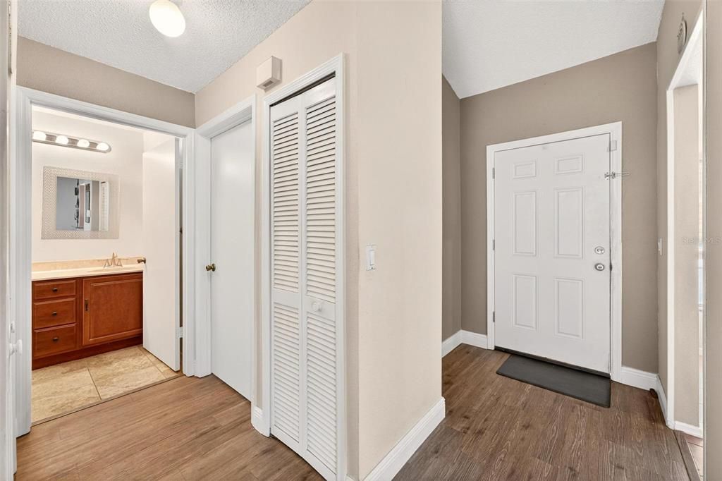 Activo con contrato: $229,900 (2 camas, 2 baños, 1026 Pies cuadrados)