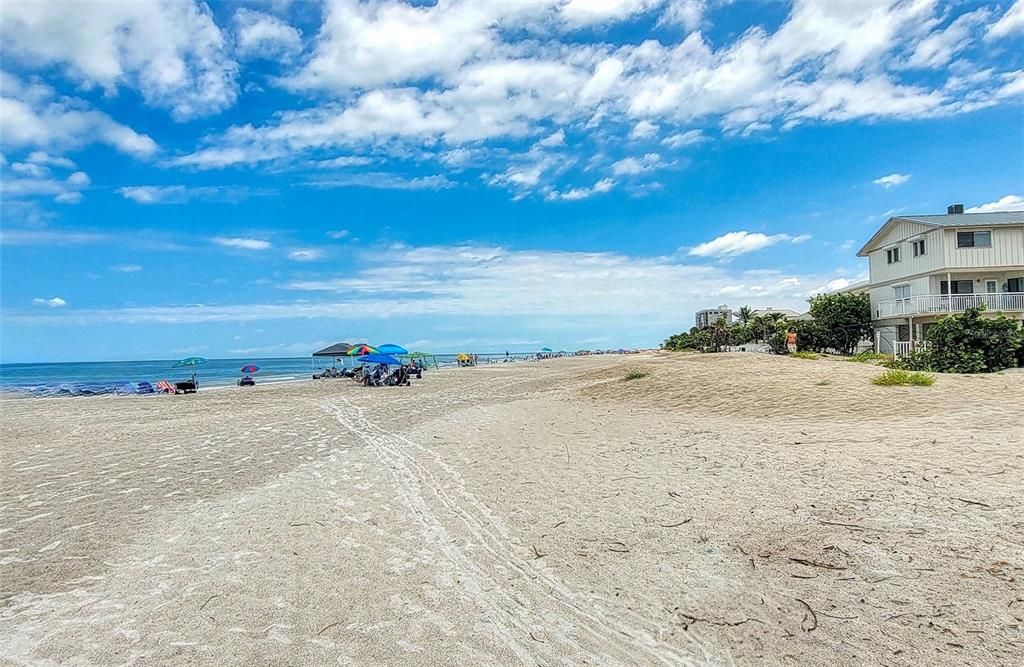 For Sale: $697,990 (2 beds, 1 baths, 920 Square Feet)