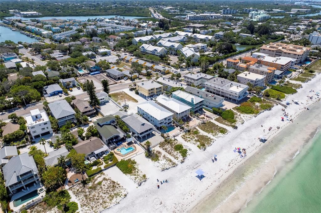 For Sale: $697,990 (2 beds, 1 baths, 920 Square Feet)