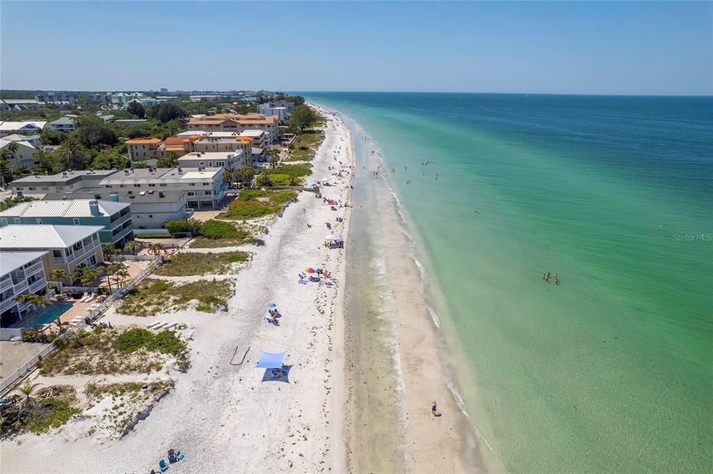 For Sale: $697,990 (2 beds, 1 baths, 920 Square Feet)