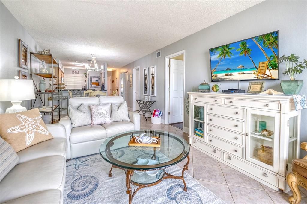 For Sale: $697,990 (2 beds, 1 baths, 920 Square Feet)