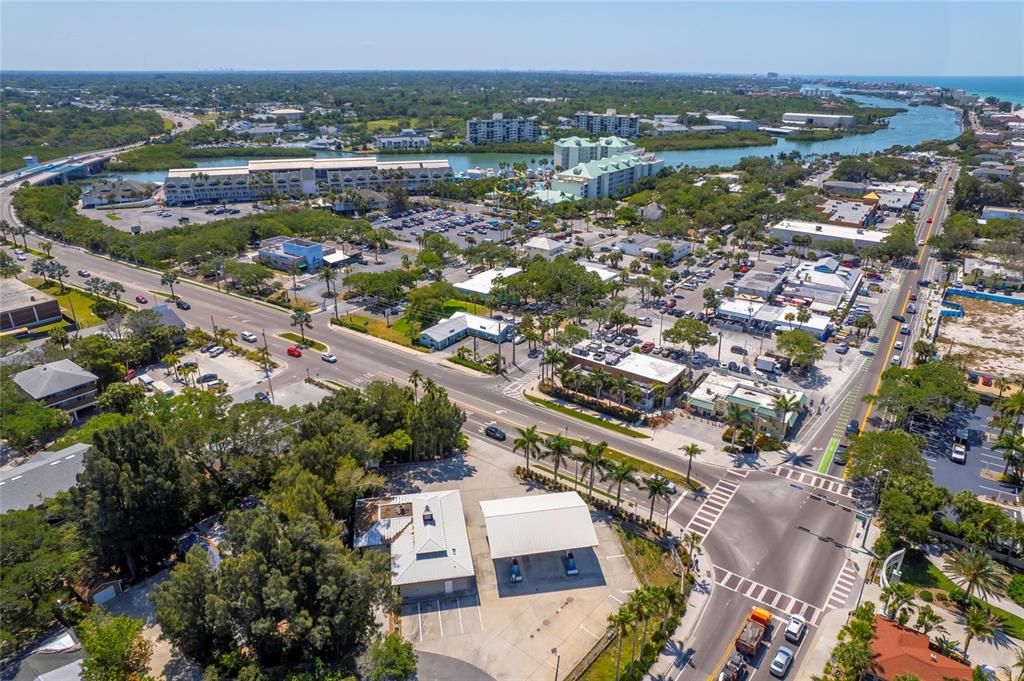 For Sale: $697,990 (2 beds, 1 baths, 920 Square Feet)