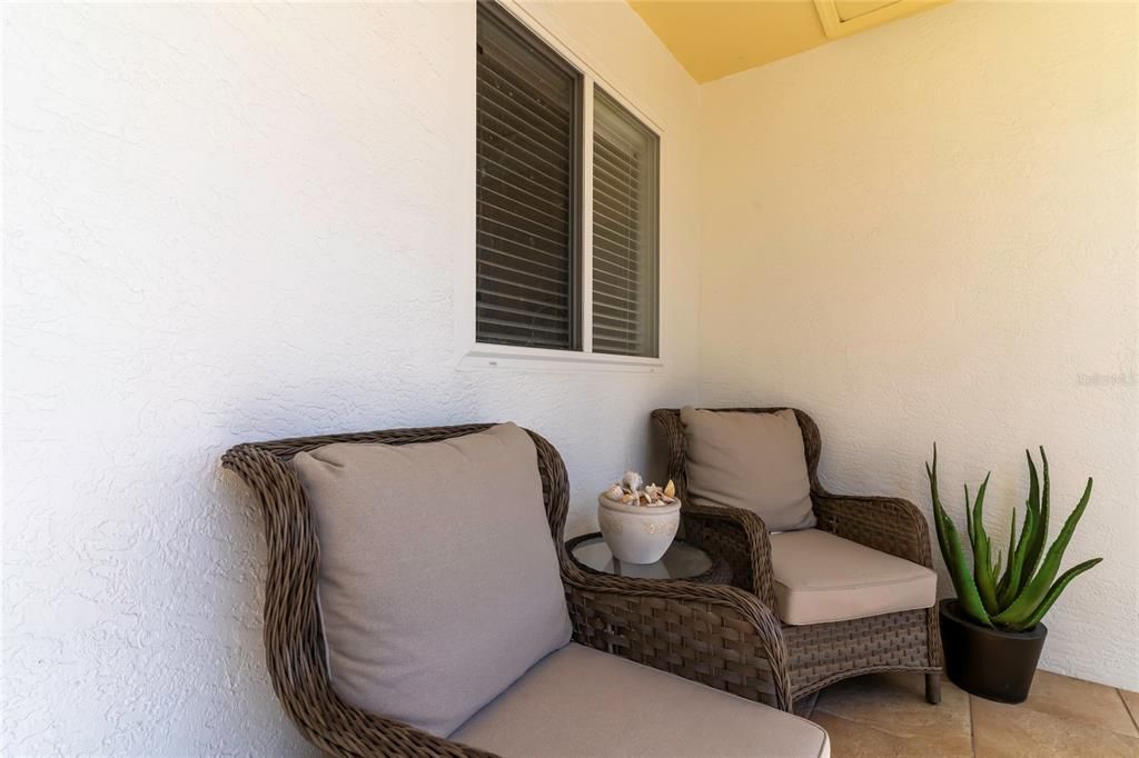 For Sale: $697,990 (2 beds, 1 baths, 920 Square Feet)