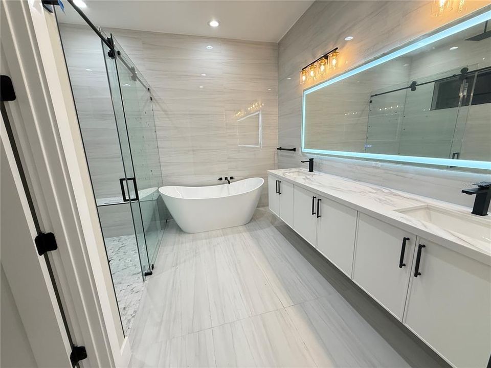 For Sale: $1,100,000 (4 beds, 3 baths, 2257 Square Feet)