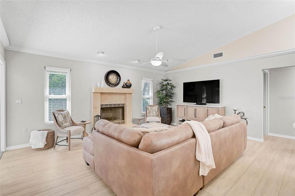 En Venta: $585,000 (3 camas, 2 baños, 2512 Pies cuadrados)