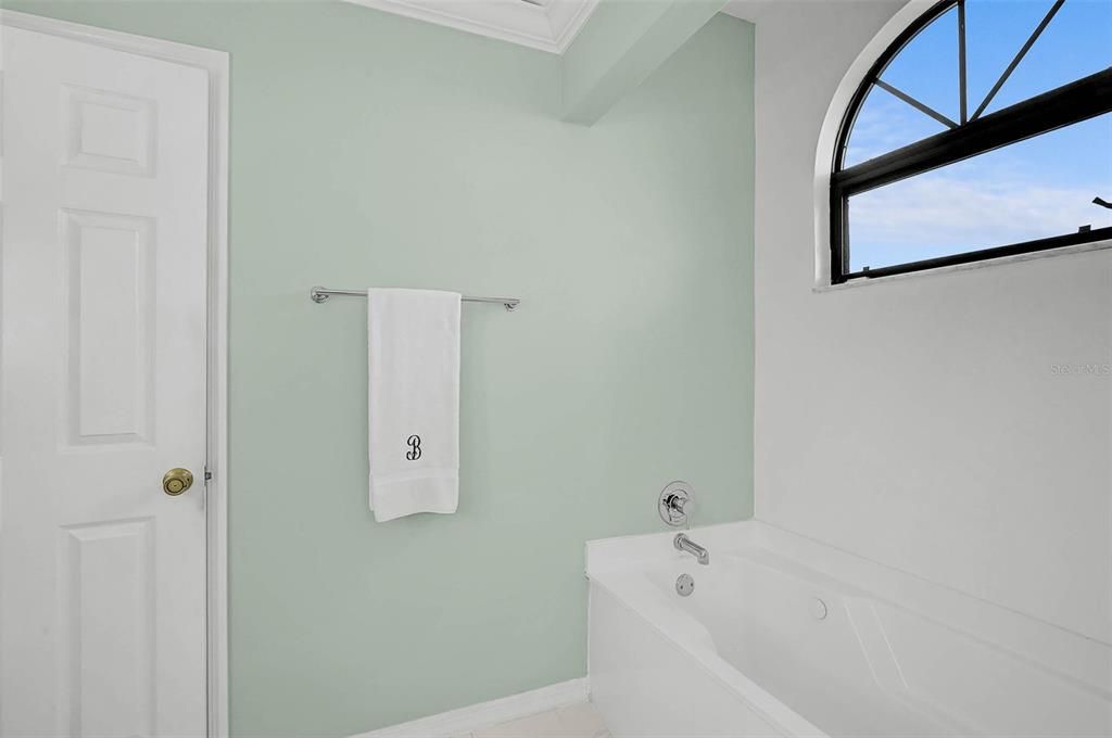 En Venta: $585,000 (3 camas, 2 baños, 2512 Pies cuadrados)