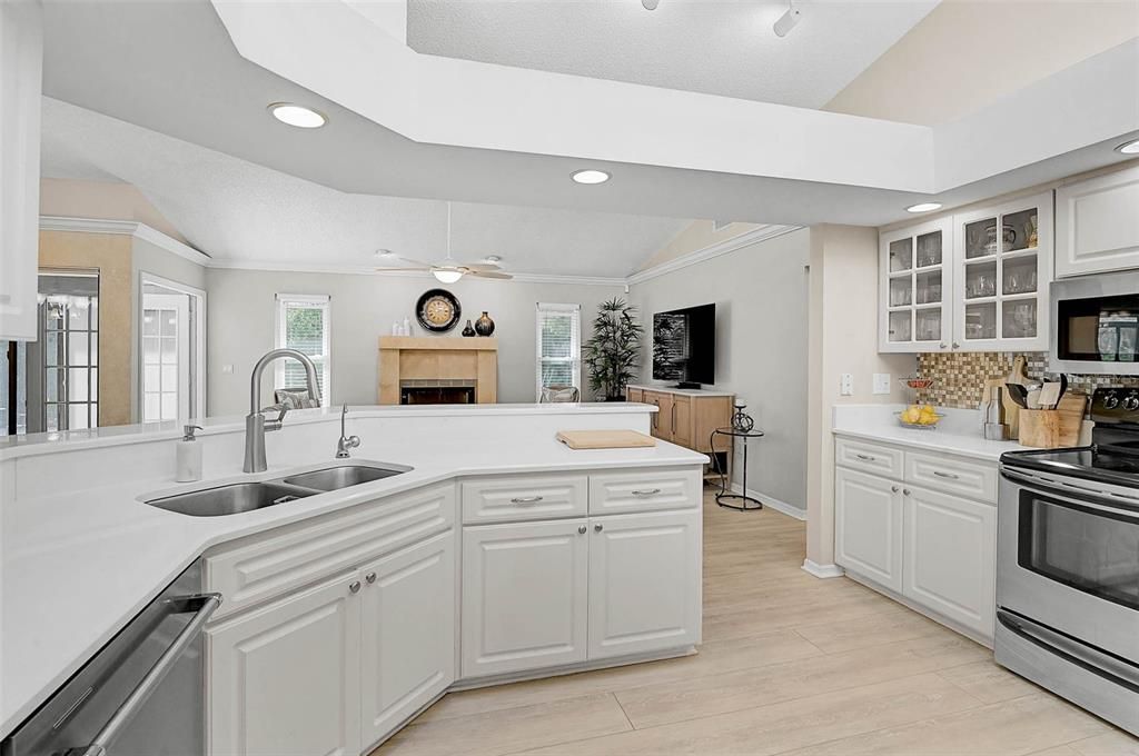 En Venta: $585,000 (3 camas, 2 baños, 2512 Pies cuadrados)