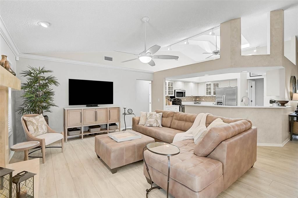 En Venta: $585,000 (3 camas, 2 baños, 2512 Pies cuadrados)