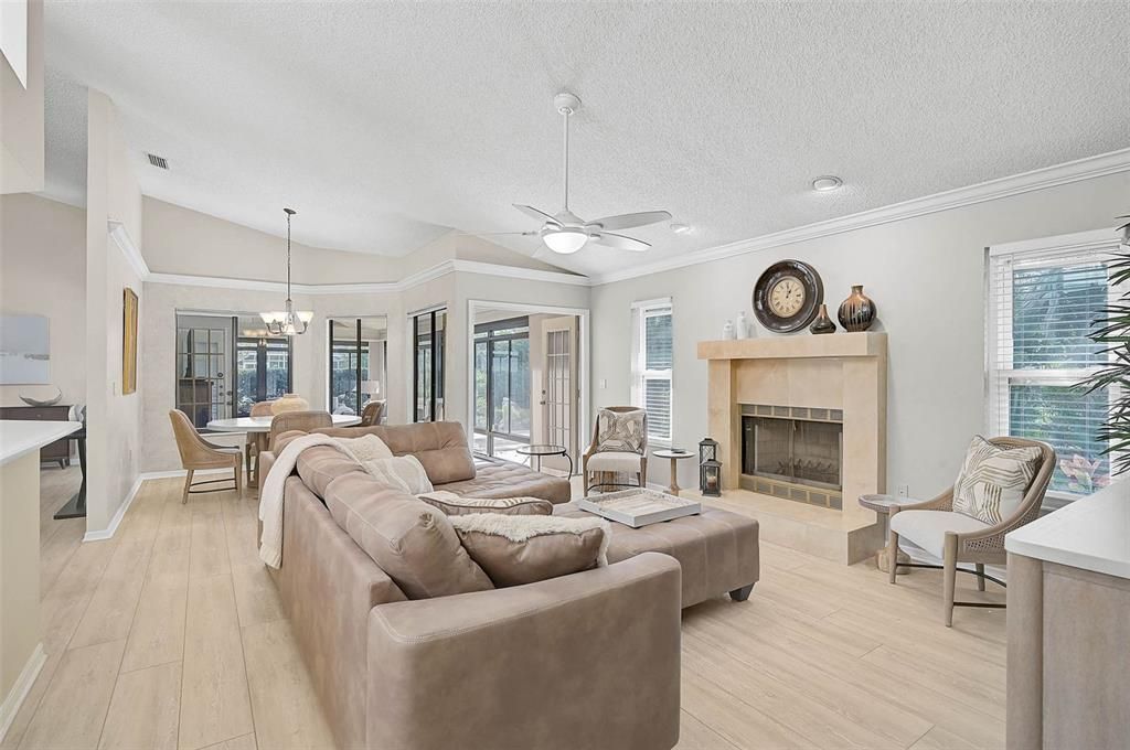 En Venta: $585,000 (3 camas, 2 baños, 2512 Pies cuadrados)