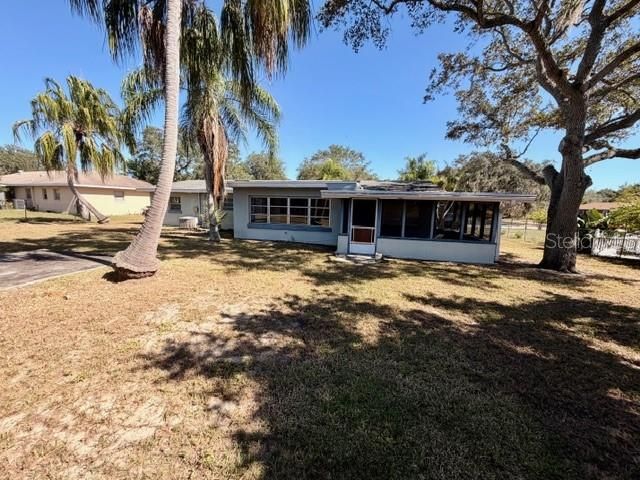 合同活跃: $219,000 (3 贝兹, 2 浴室, 1693 平方英尺)