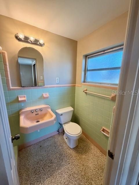 合同活跃: $219,000 (3 贝兹, 2 浴室, 1693 平方英尺)