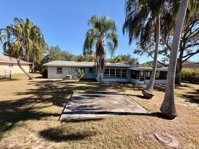 合同活跃: $219,000 (3 贝兹, 2 浴室, 1693 平方英尺)