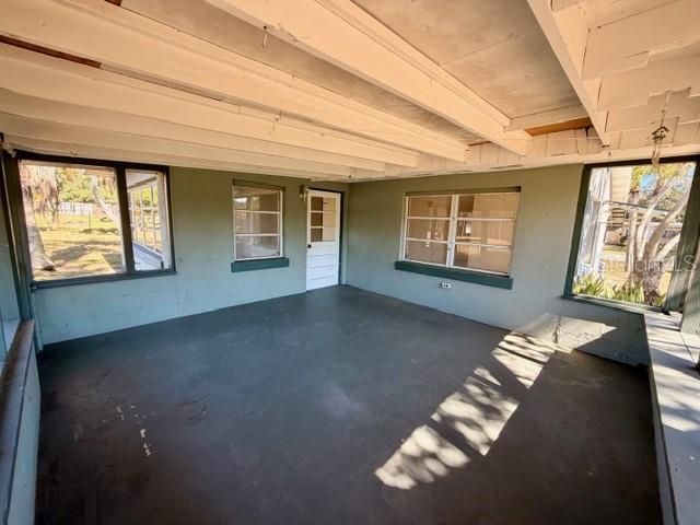 合同活跃: $219,000 (3 贝兹, 2 浴室, 1693 平方英尺)