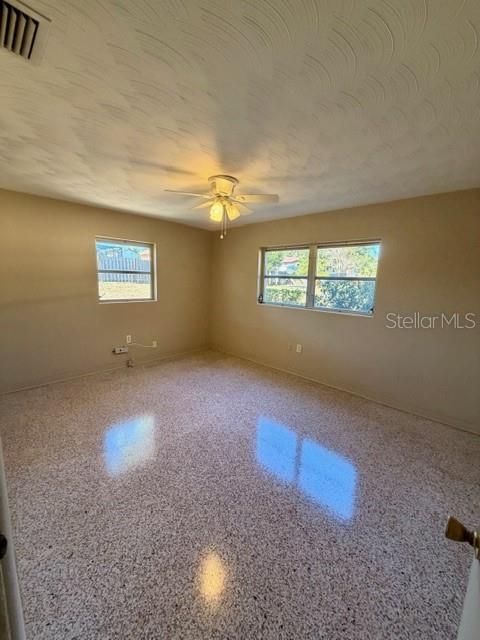 合同活跃: $219,000 (3 贝兹, 2 浴室, 1693 平方英尺)