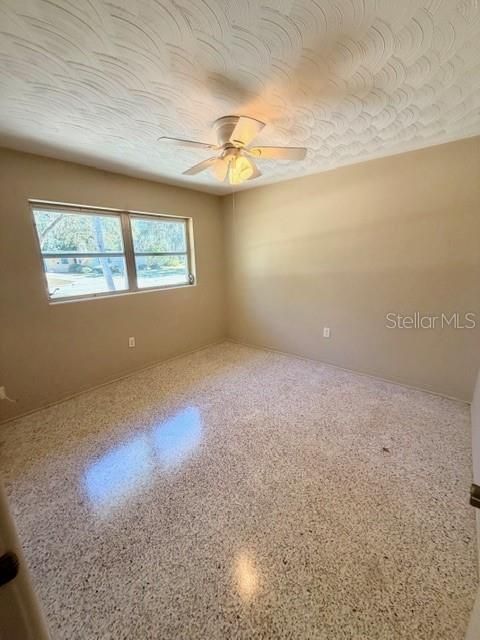 合同活跃: $219,000 (3 贝兹, 2 浴室, 1693 平方英尺)