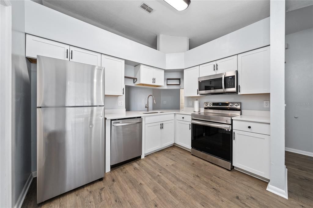 Active With Contract: $275,000 (3 beds, 2 baths, 1215 Square Feet)