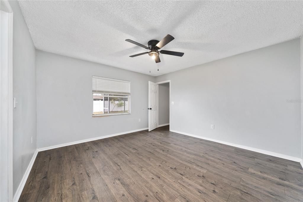 Active With Contract: $275,000 (3 beds, 2 baths, 1215 Square Feet)