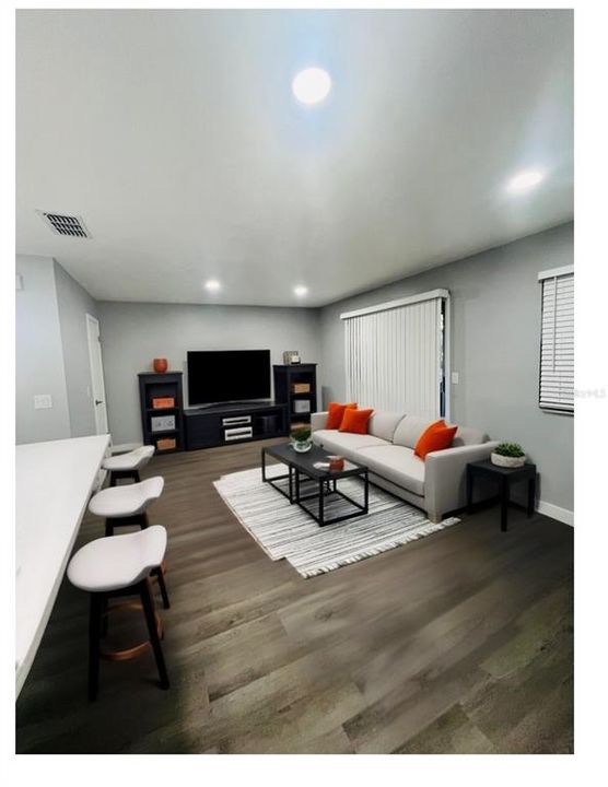 出租: $1,950 (2 贝兹, 1 浴室, 960 平方英尺)