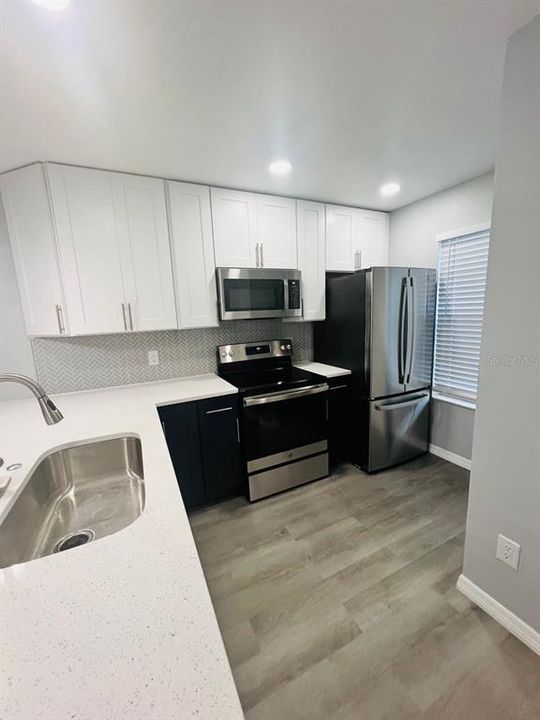 出租: $1,950 (2 贝兹, 1 浴室, 960 平方英尺)