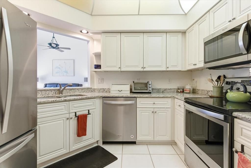 待售: $259,000 (2 贝兹, 2 浴室, 1140 平方英尺)