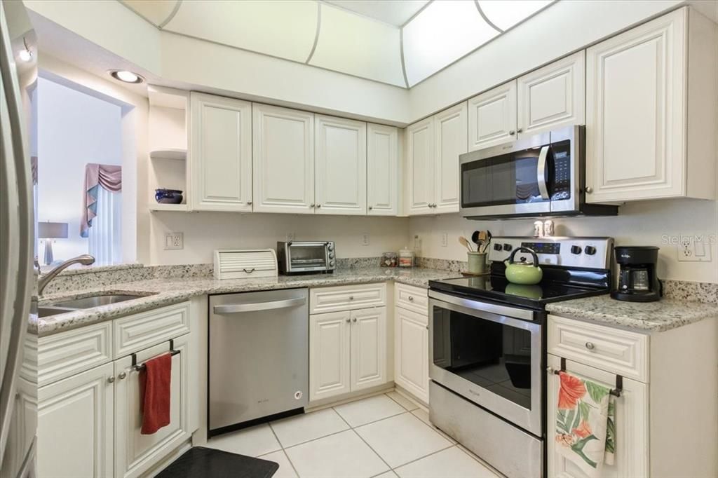 待售: $259,000 (2 贝兹, 2 浴室, 1140 平方英尺)