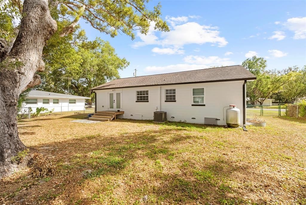 合同活跃: $275,000 (3 贝兹, 2 浴室, 1264 平方英尺)