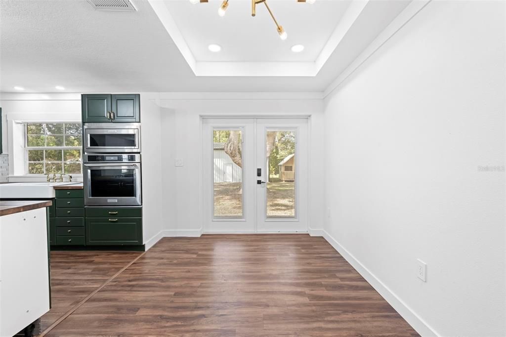 合同活跃: $275,000 (3 贝兹, 2 浴室, 1264 平方英尺)