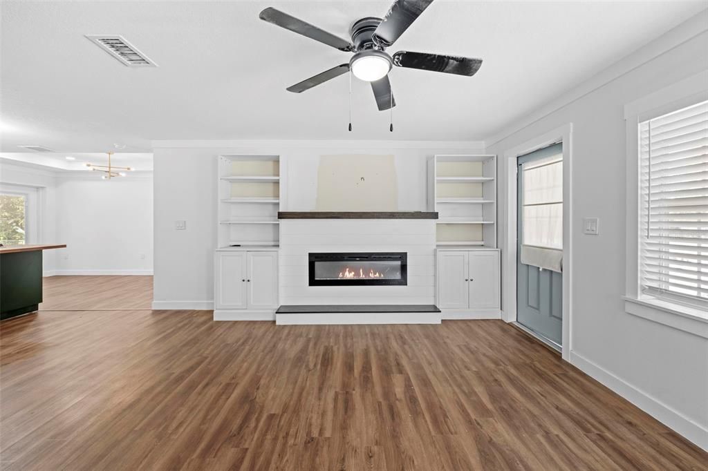 合同活跃: $275,000 (3 贝兹, 2 浴室, 1264 平方英尺)