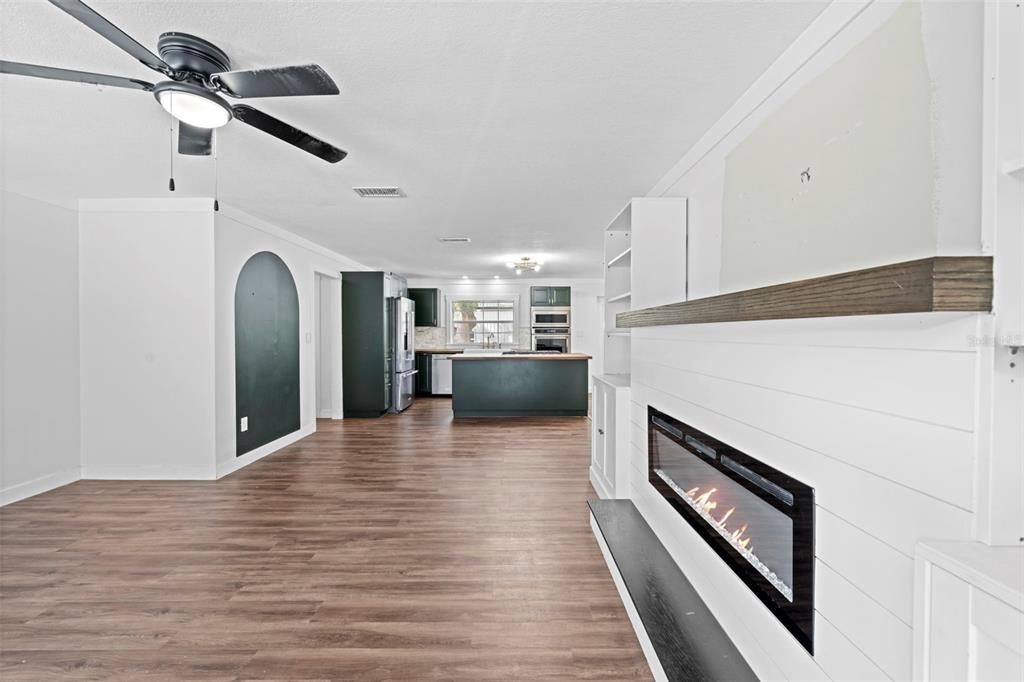 合同活跃: $275,000 (3 贝兹, 2 浴室, 1264 平方英尺)