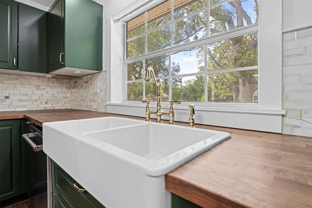 合同活跃: $275,000 (3 贝兹, 2 浴室, 1264 平方英尺)