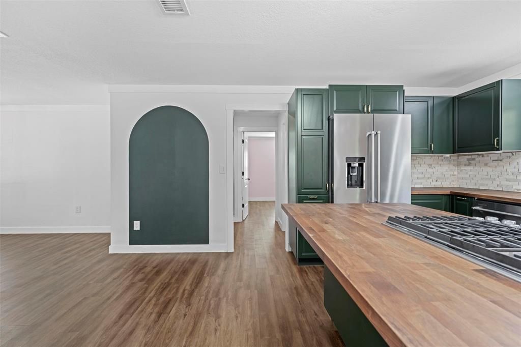 合同活跃: $275,000 (3 贝兹, 2 浴室, 1264 平方英尺)