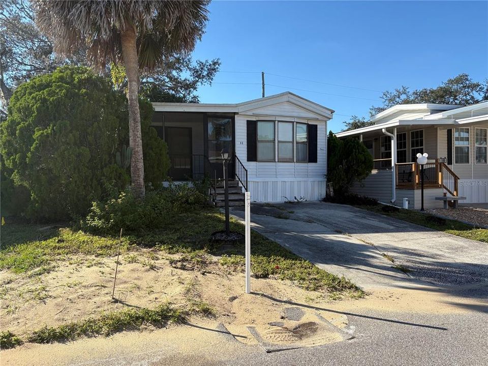 Под контрактом: $57,000 (2 спален, 1 ванн, 408 Квадратных фут)