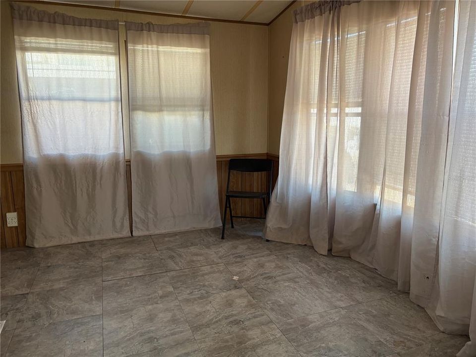 Под контрактом: $57,000 (2 спален, 1 ванн, 408 Квадратных фут)