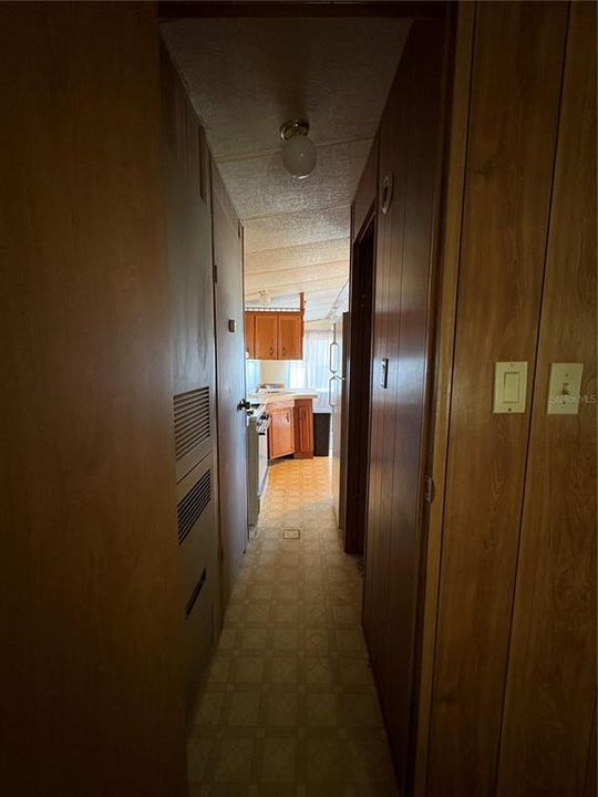 Под контрактом: $57,000 (2 спален, 1 ванн, 408 Квадратных фут)