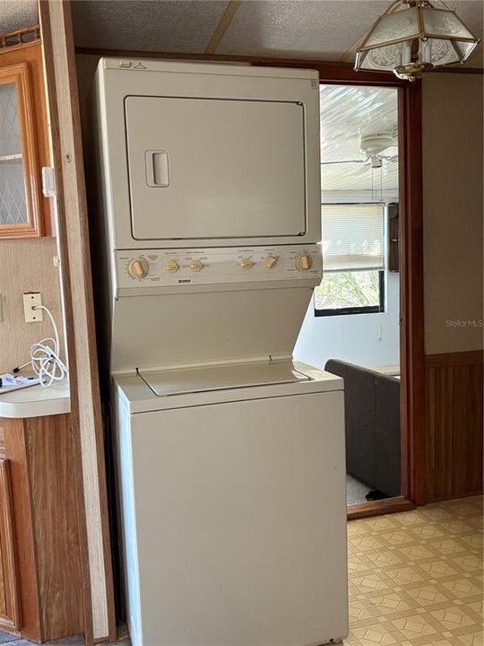 Под контрактом: $57,000 (2 спален, 1 ванн, 408 Квадратных фут)