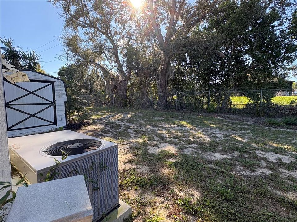 Под контрактом: $57,000 (2 спален, 1 ванн, 408 Квадратных фут)