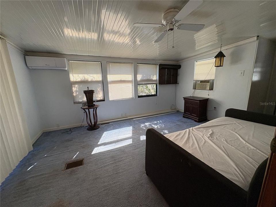 Под контрактом: $57,000 (2 спален, 1 ванн, 408 Квадратных фут)