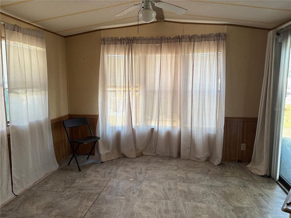 Под контрактом: $57,000 (2 спален, 1 ванн, 408 Квадратных фут)