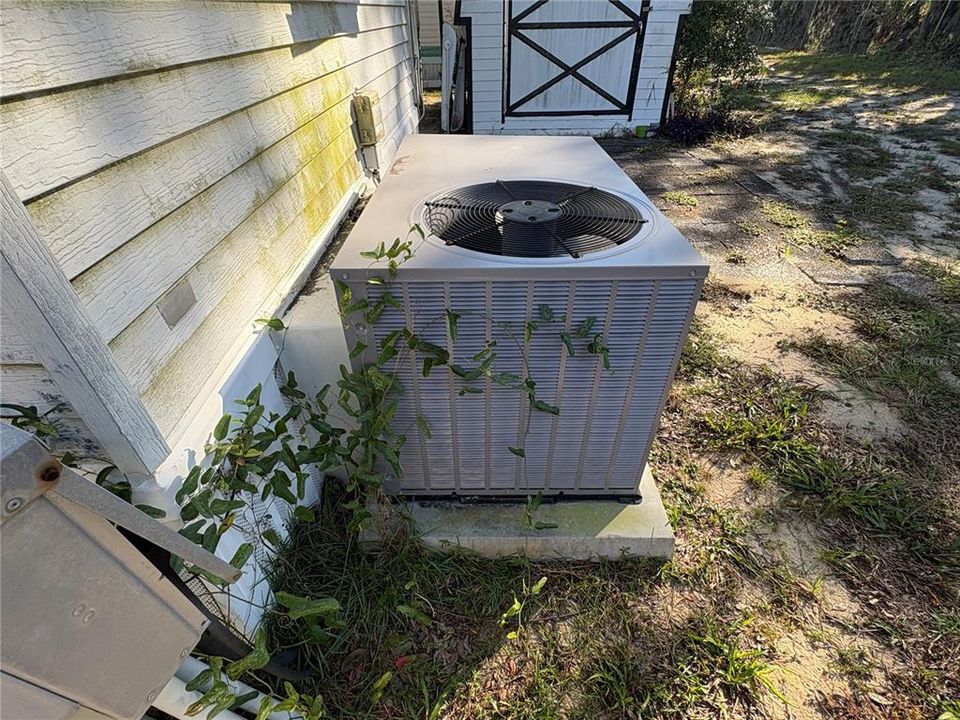 Под контрактом: $57,000 (2 спален, 1 ванн, 408 Квадратных фут)