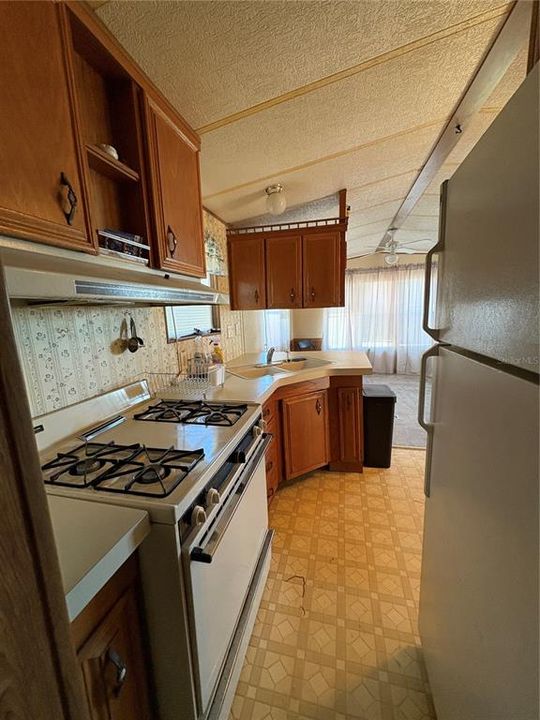 Под контрактом: $57,000 (2 спален, 1 ванн, 408 Квадратных фут)