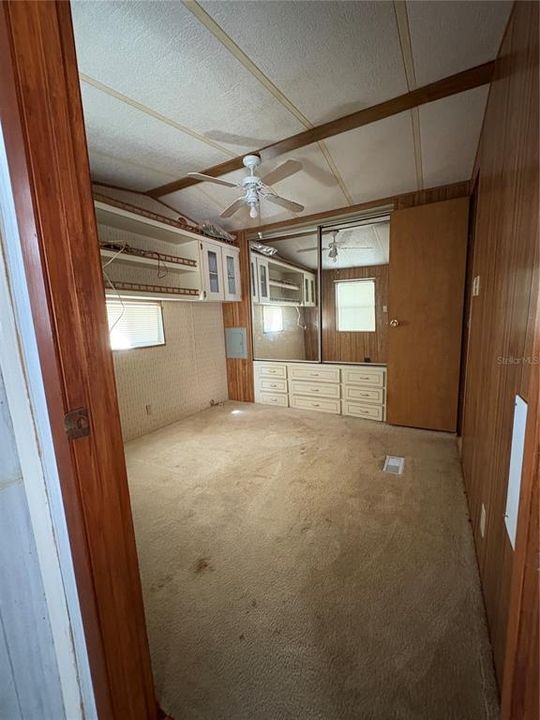 Под контрактом: $57,000 (2 спален, 1 ванн, 408 Квадратных фут)