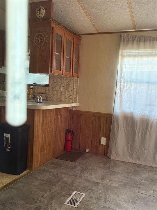 Под контрактом: $57,000 (2 спален, 1 ванн, 408 Квадратных фут)