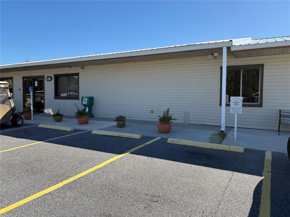 Под контрактом: $57,000 (2 спален, 1 ванн, 408 Квадратных фут)